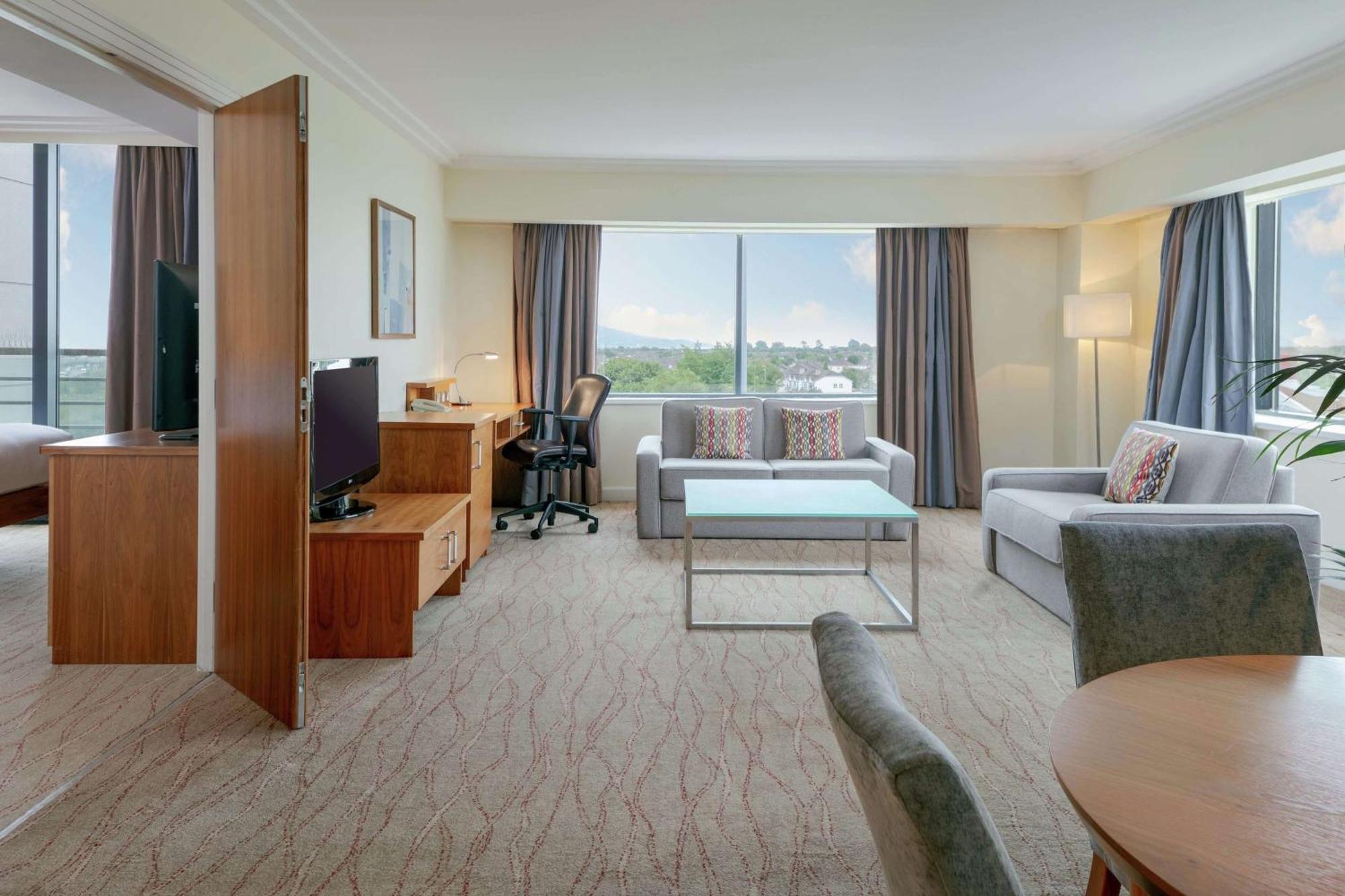 Hilton Dublin Airport Hotel Cloghran Exterior photo